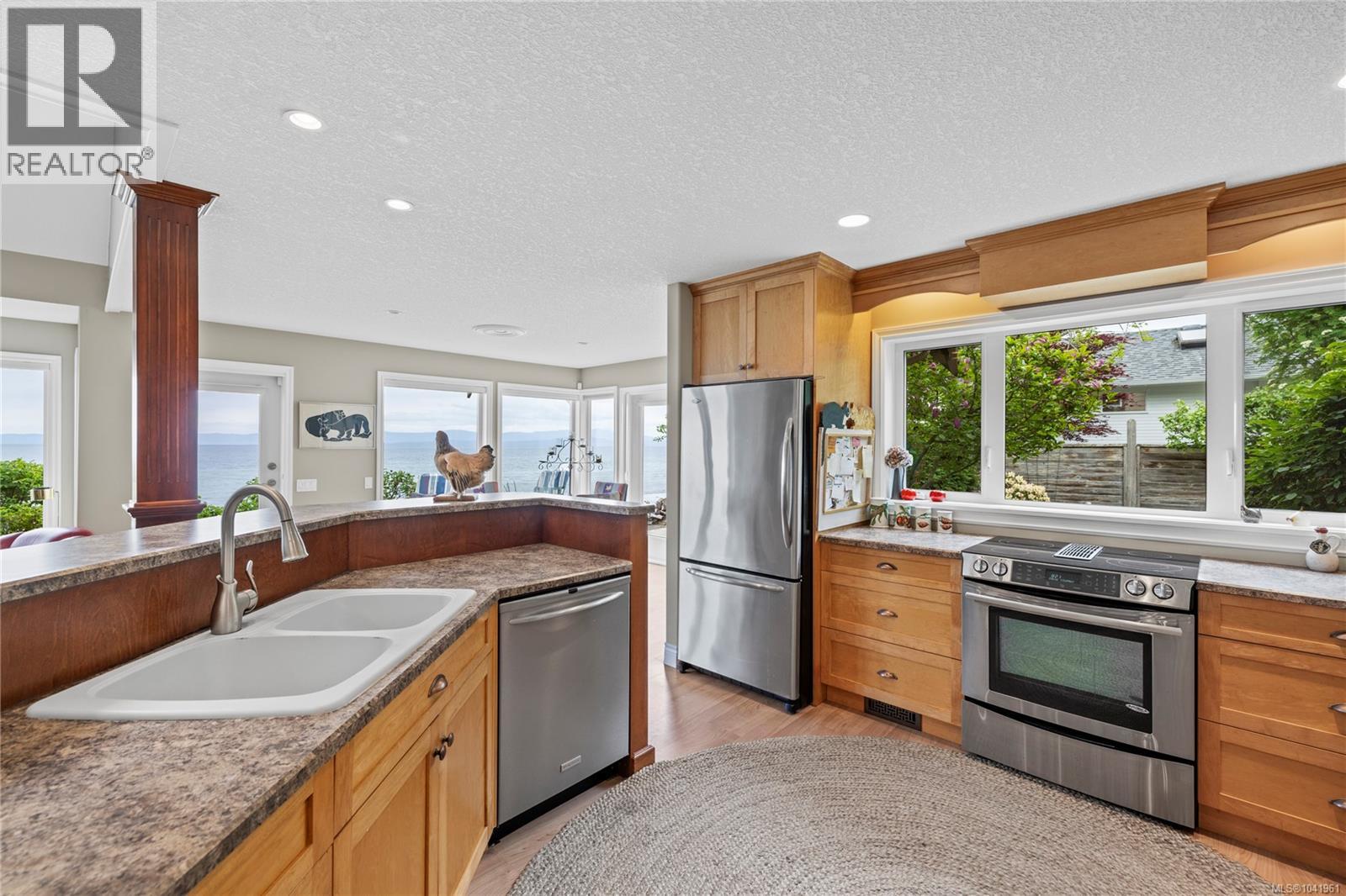 2995 Island Hwy W - 4