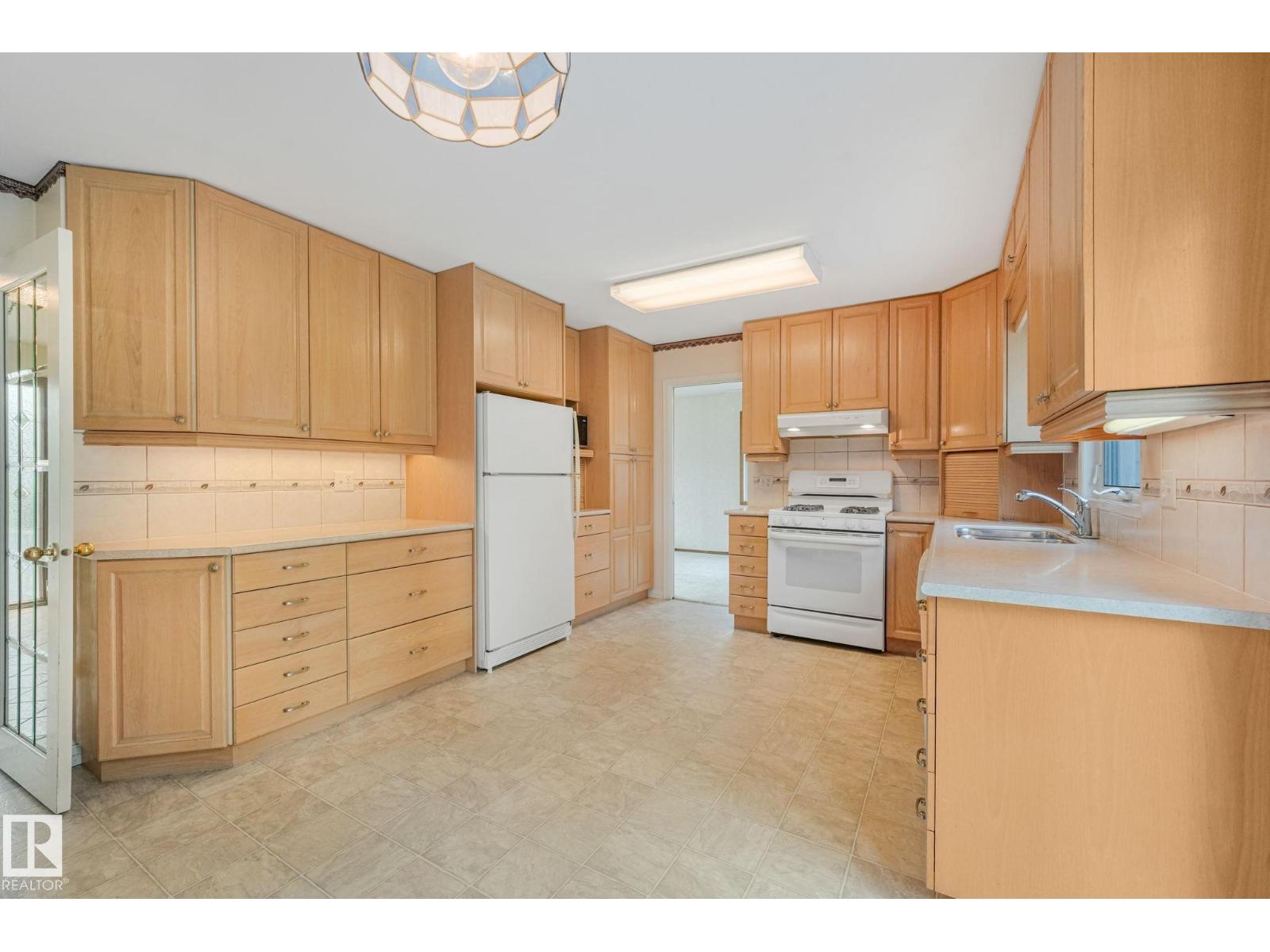 13320 79 AV NW - 18