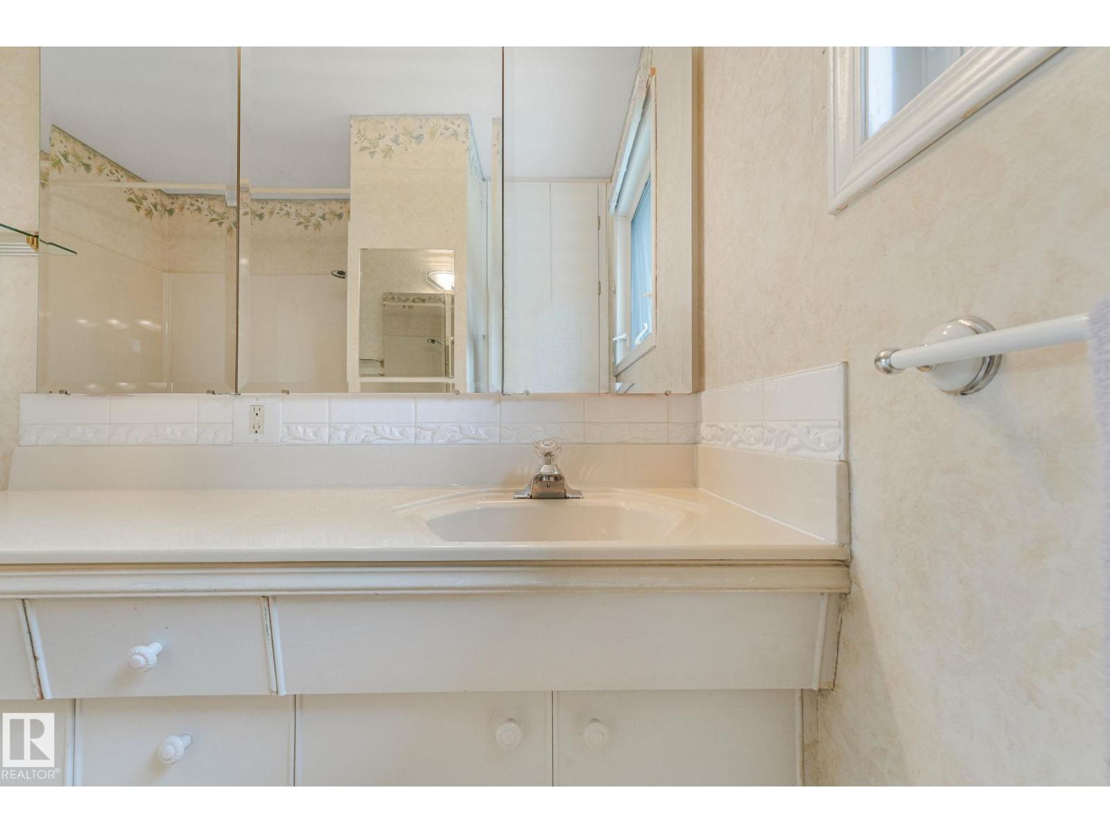 13320 79 AV NW - 39