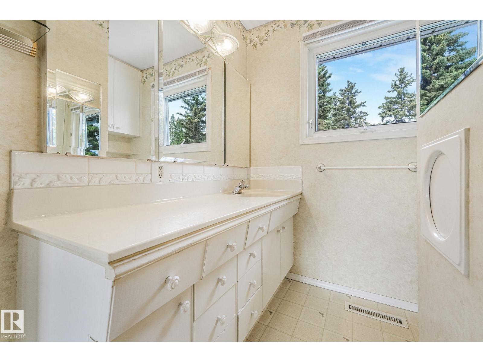 13320 79 AV NW - 36