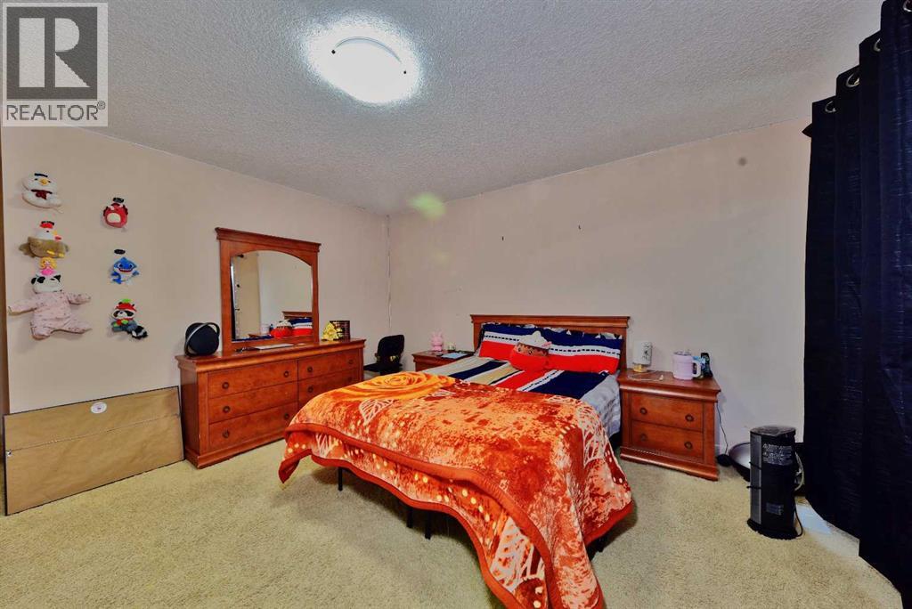 18 Redstone Manor NE - 24