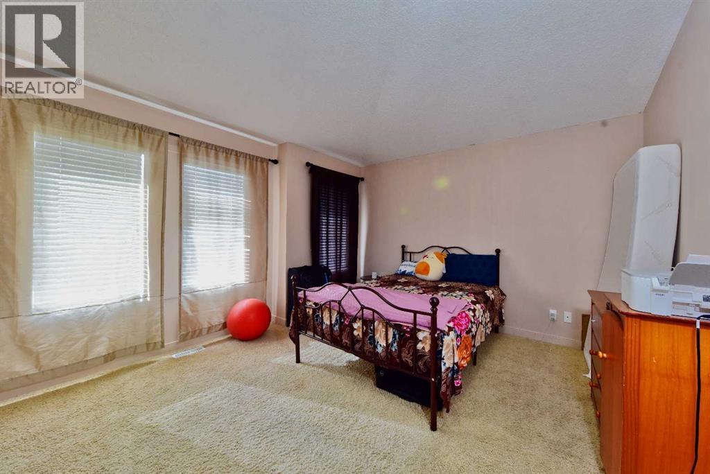 18 Redstone Manor NE - 19