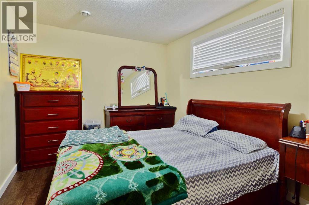 18 Redstone Manor NE - 34