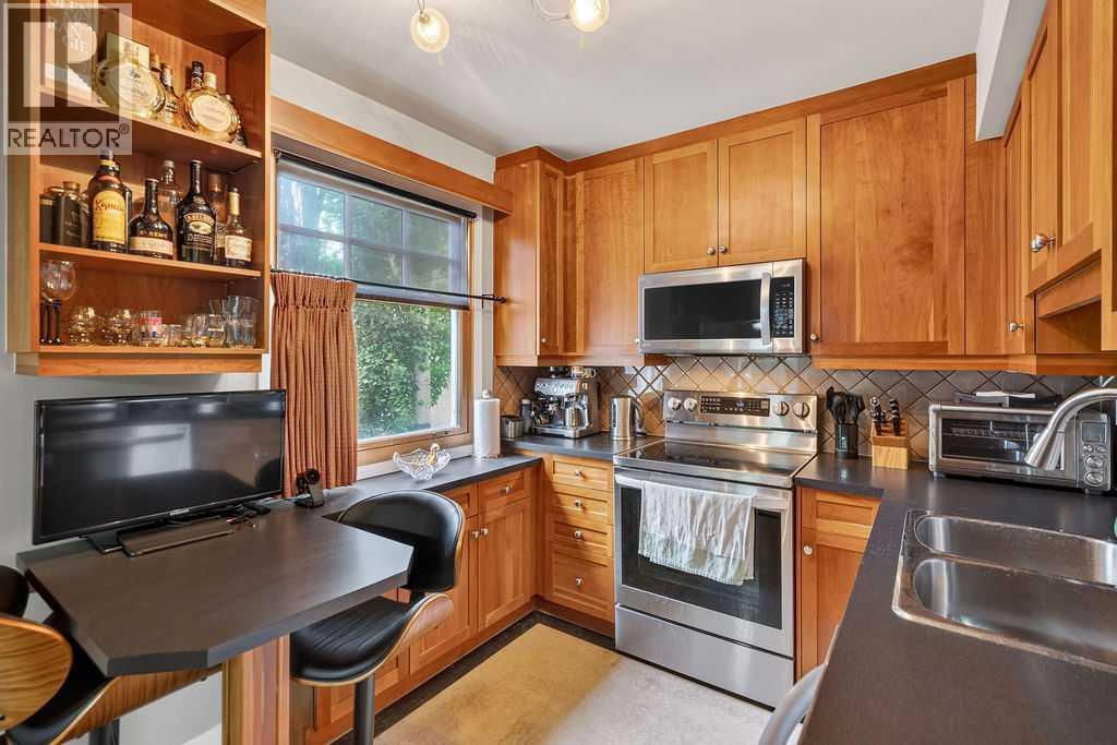 445 29 Avenue NW — photo 8