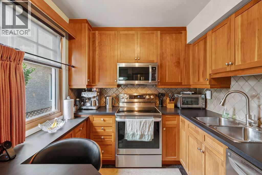 445 29 Avenue NW — photo 9