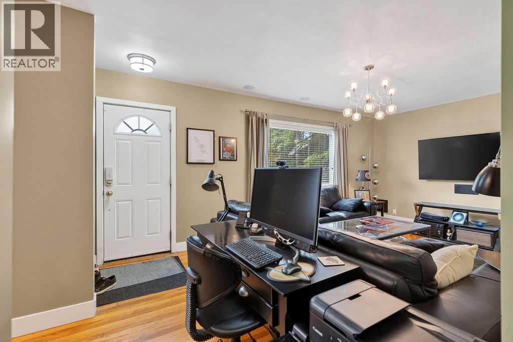 445 29 Avenue NW - photo 3