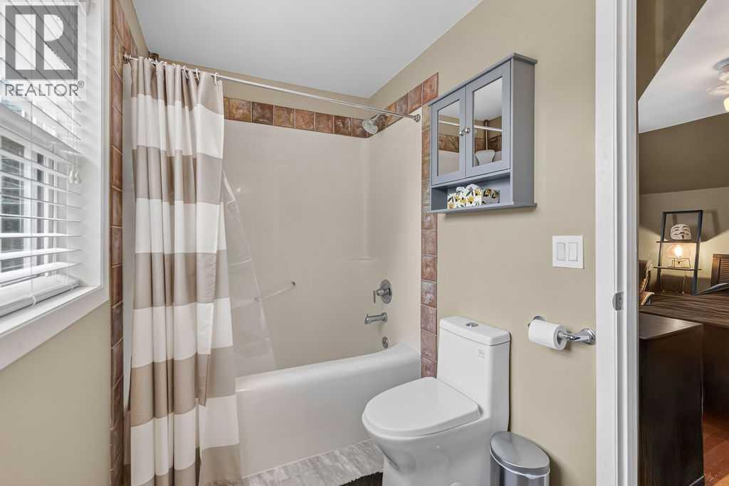 445 29 Avenue NW — photo 19