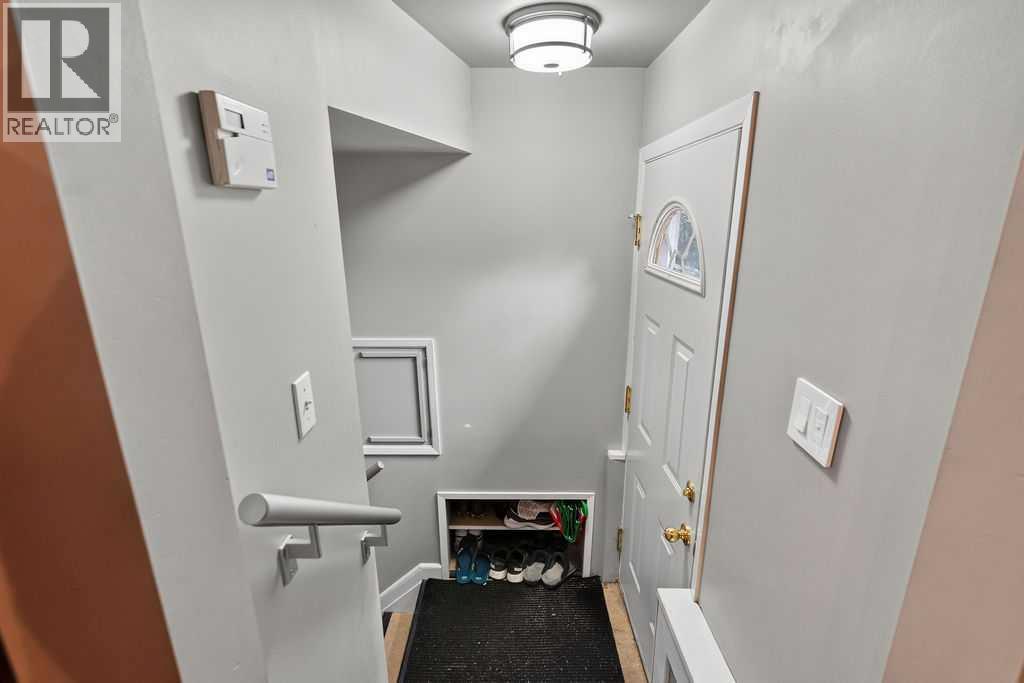 445 29 Avenue NW — photo 22