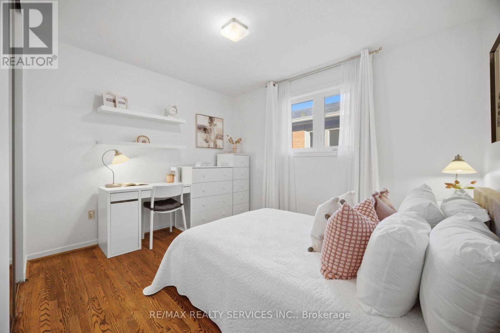 133 ROMFIELD CIRCUIT - 24