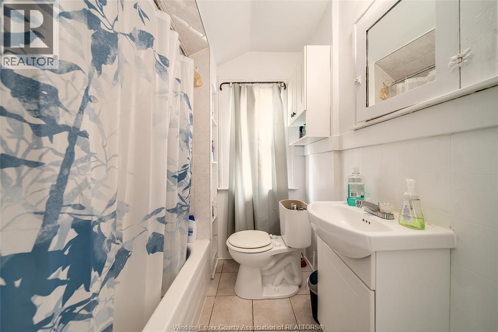 1531 WINDSOR AVENUE - 28