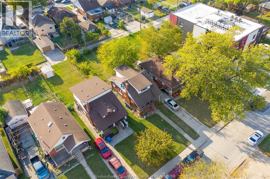 1531 WINDSOR AVENUE - 34
