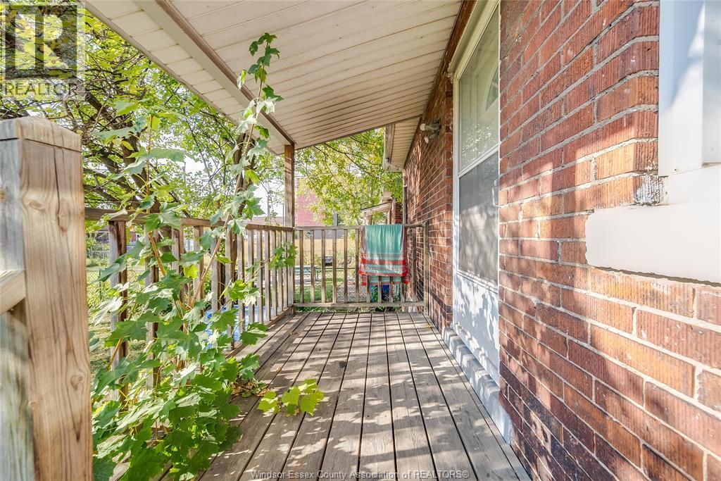 1531 WINDSOR AVENUE - 4