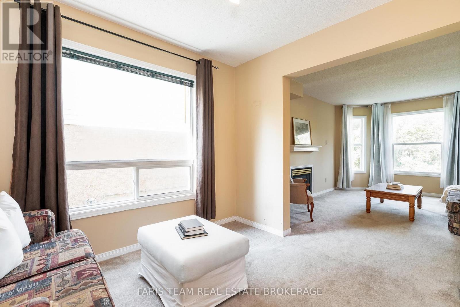 230 MARY ANNE DRIVE - 17