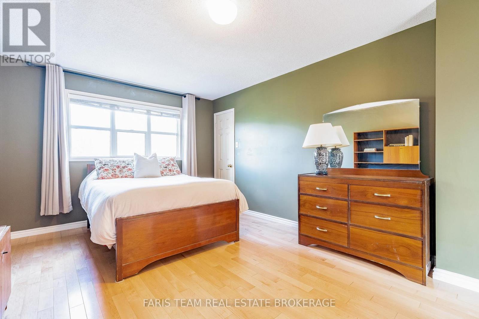 230 MARY ANNE DRIVE - 20