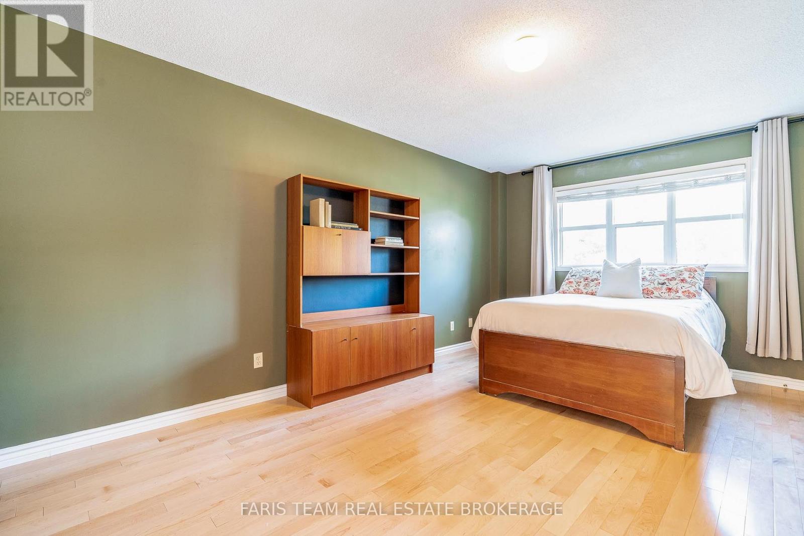 230 MARY ANNE DRIVE - 21