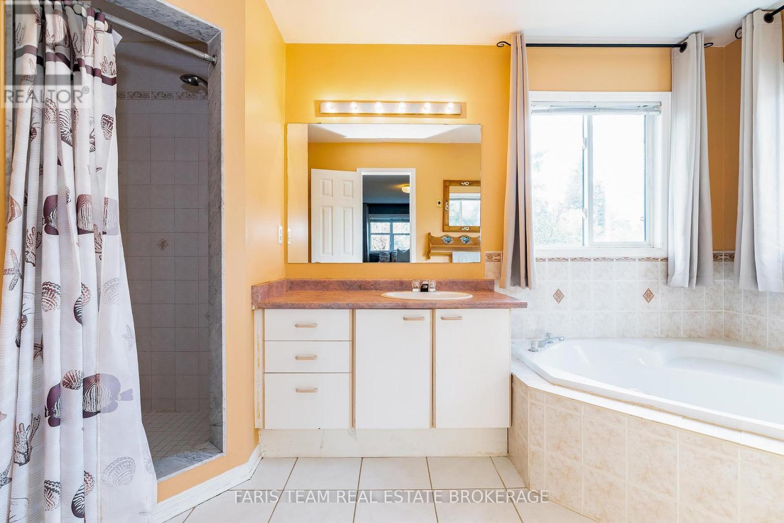 230 MARY ANNE DRIVE - 22