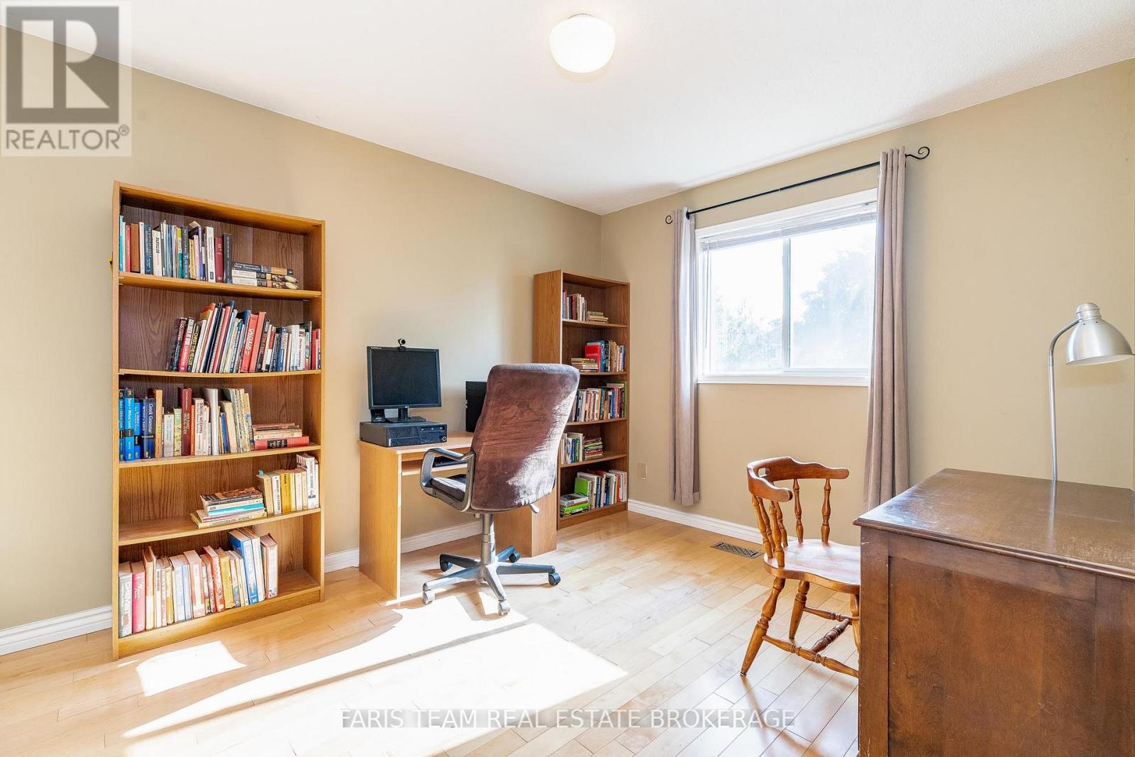 230 MARY ANNE DRIVE - 26