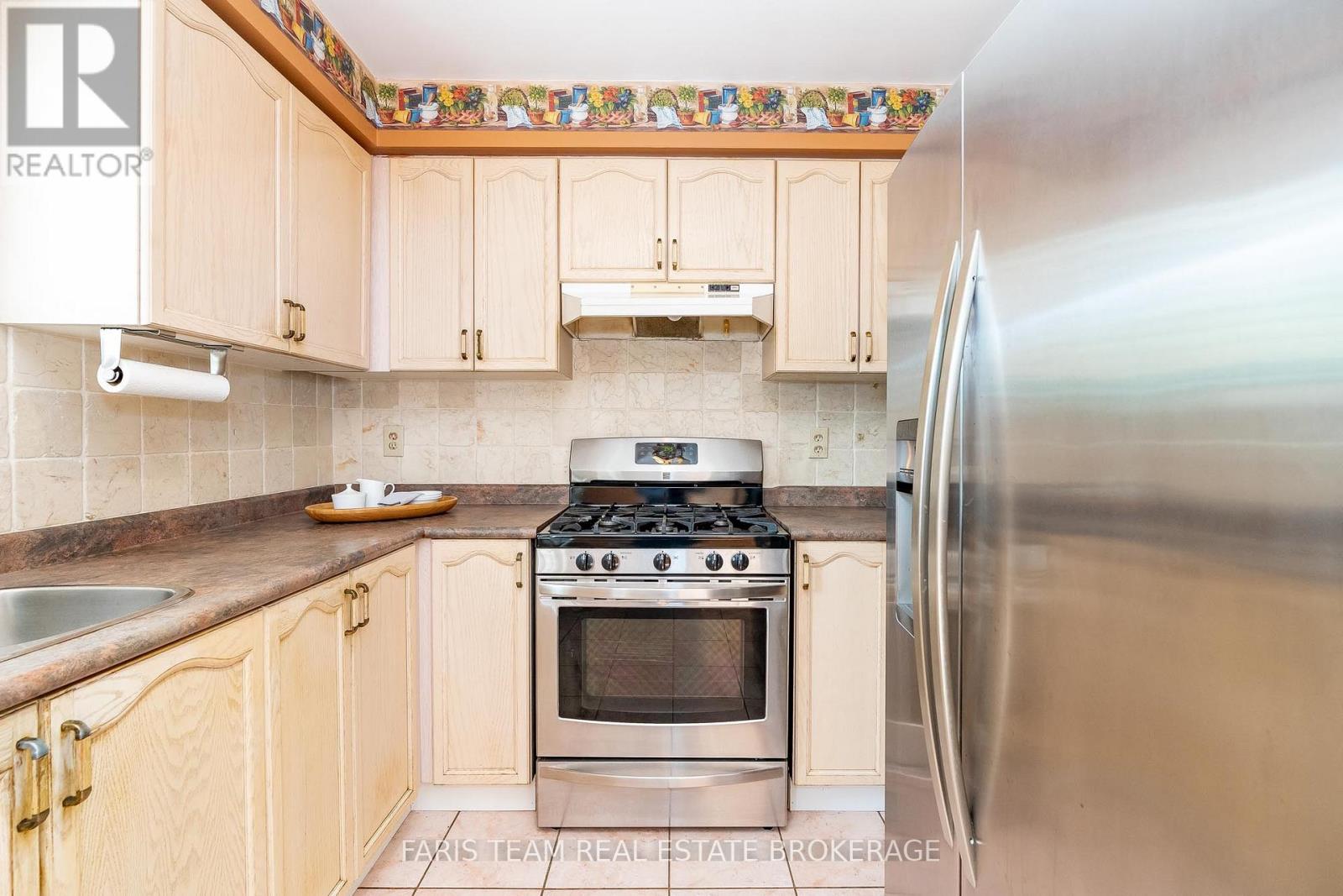 230 MARY ANNE DRIVE - 6