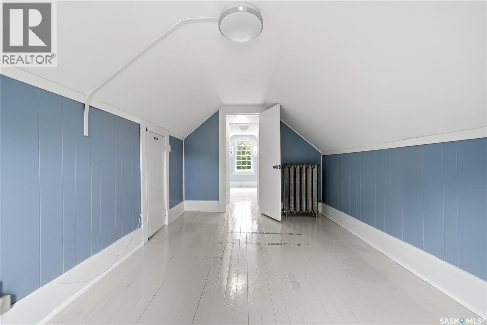 3008 Victoria AVENUE — photo 37