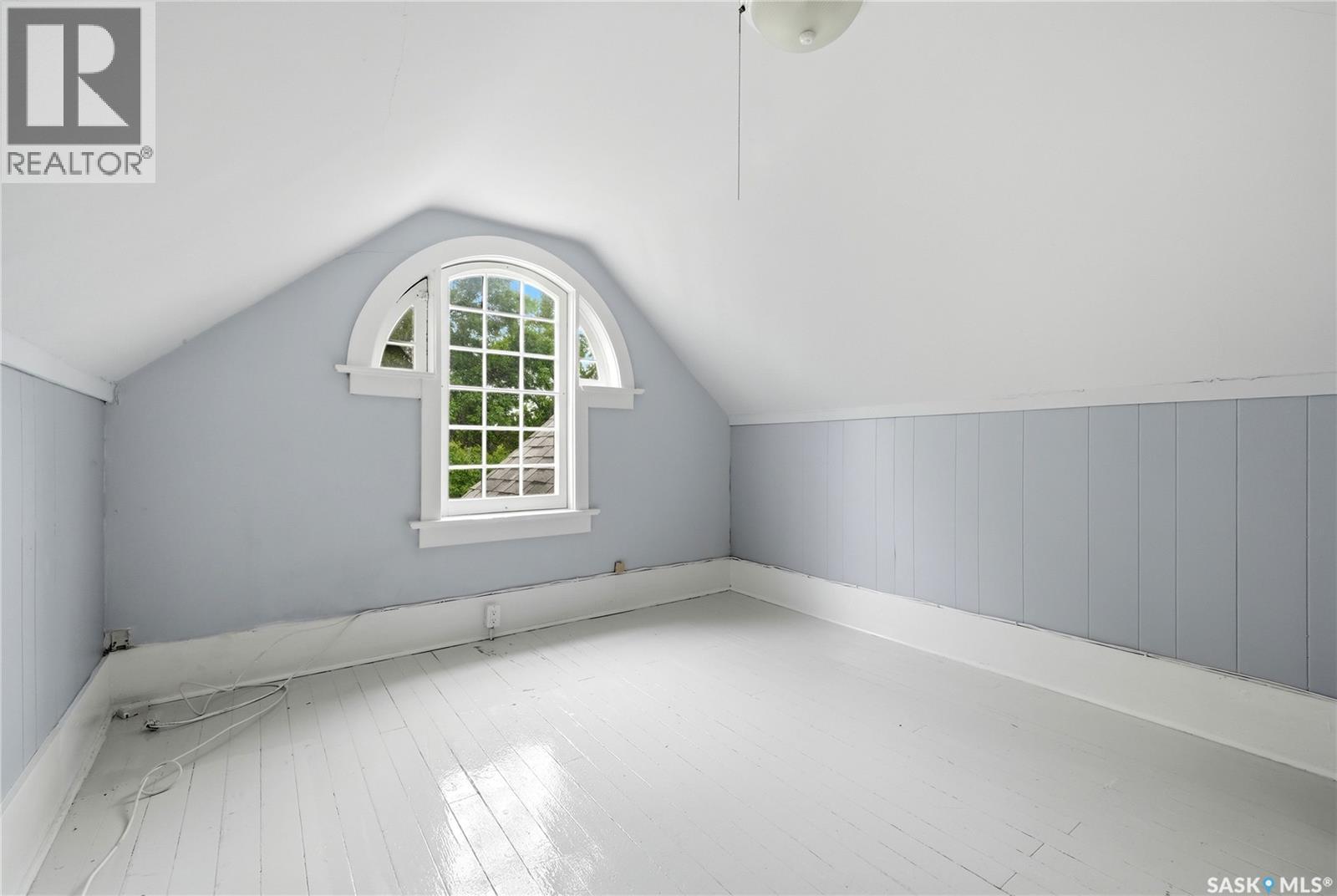 3008 Victoria AVENUE — photo 38