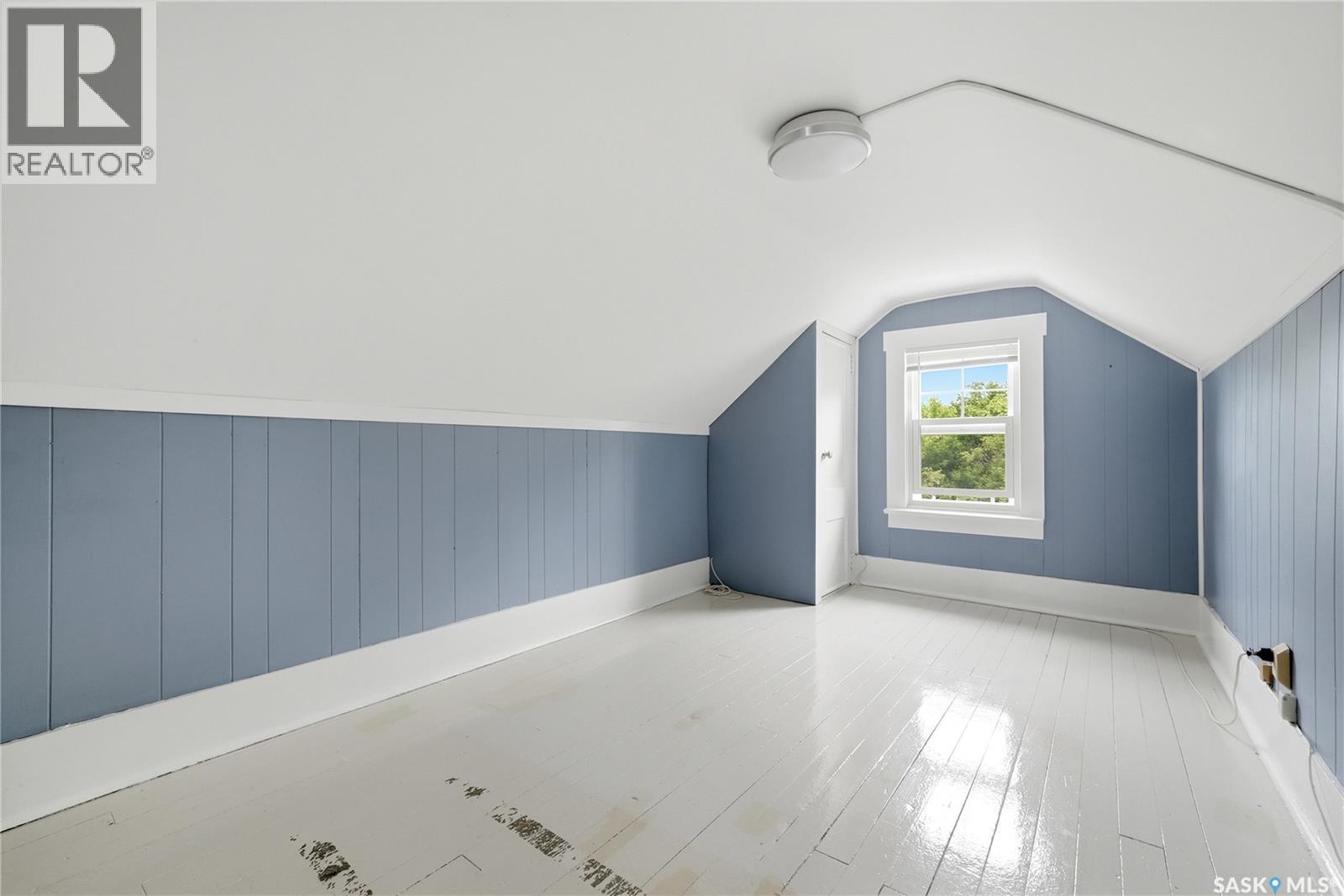 3008 Victoria AVENUE — photo 36