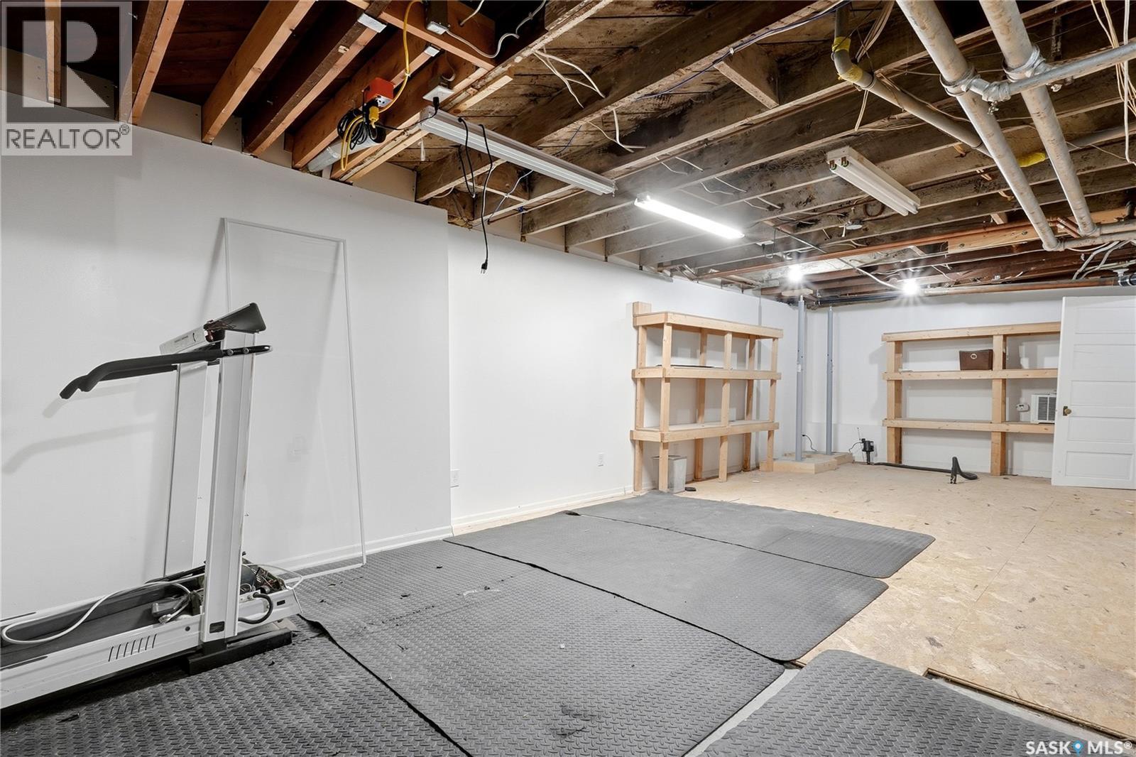 3008 Victoria AVENUE — photo 41