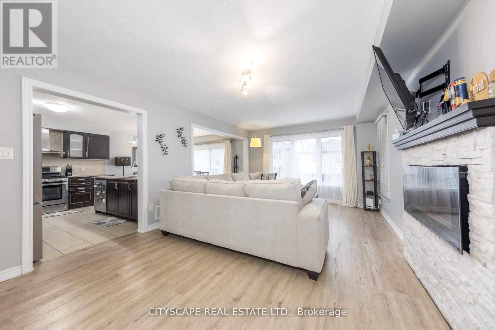 121 CRAFTER CRESCENT - 7