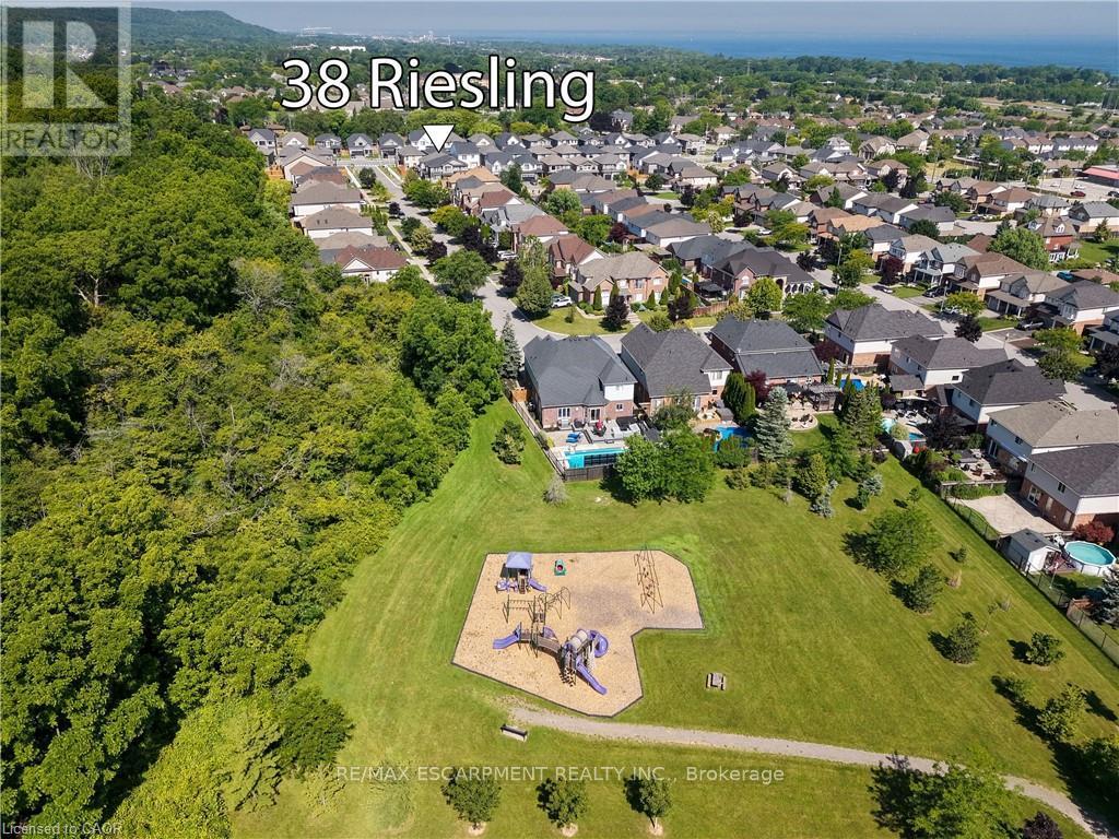 38 RIESLING STREET - 35