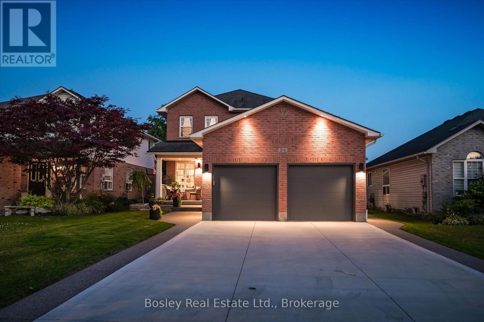 24 WATSON CRESCENT - 1