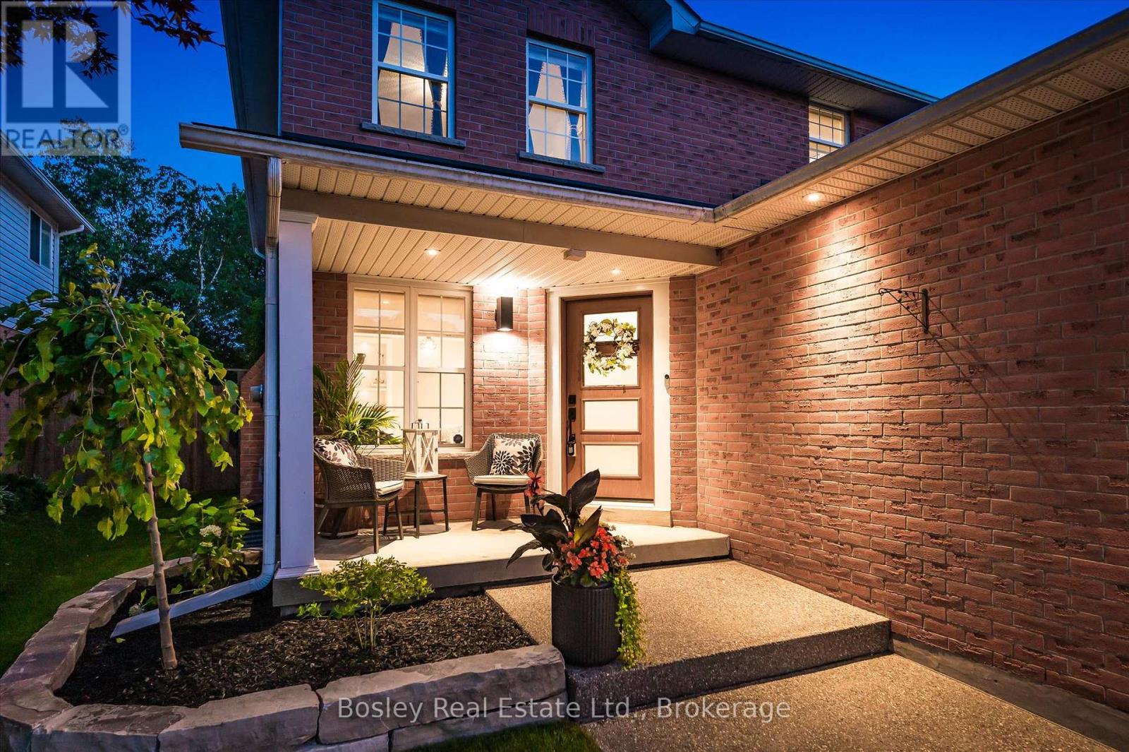 24 WATSON CRESCENT - 2