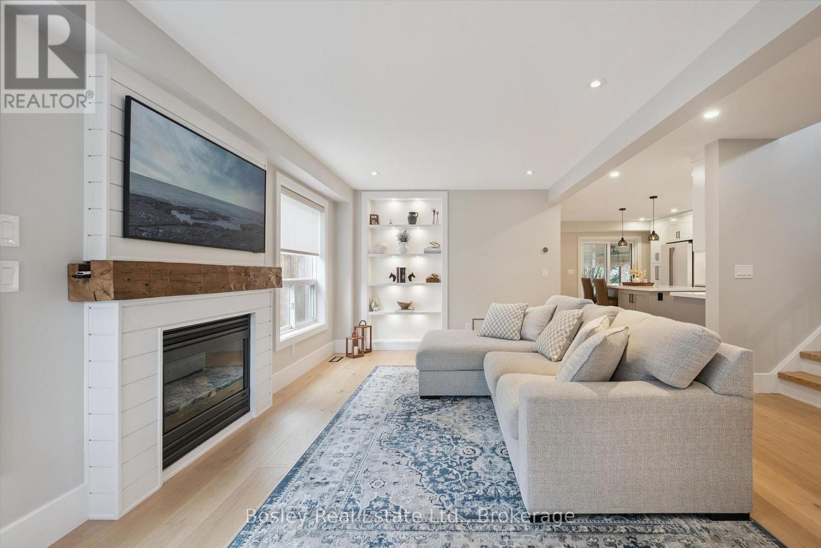 24 WATSON CRESCENT - 5
