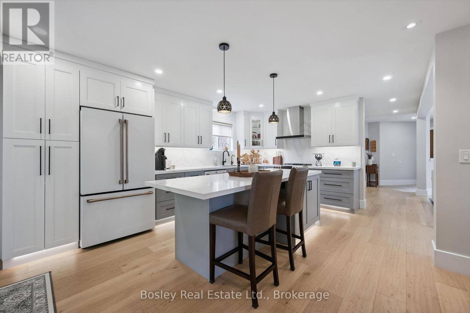 24 WATSON CRESCENT - 6