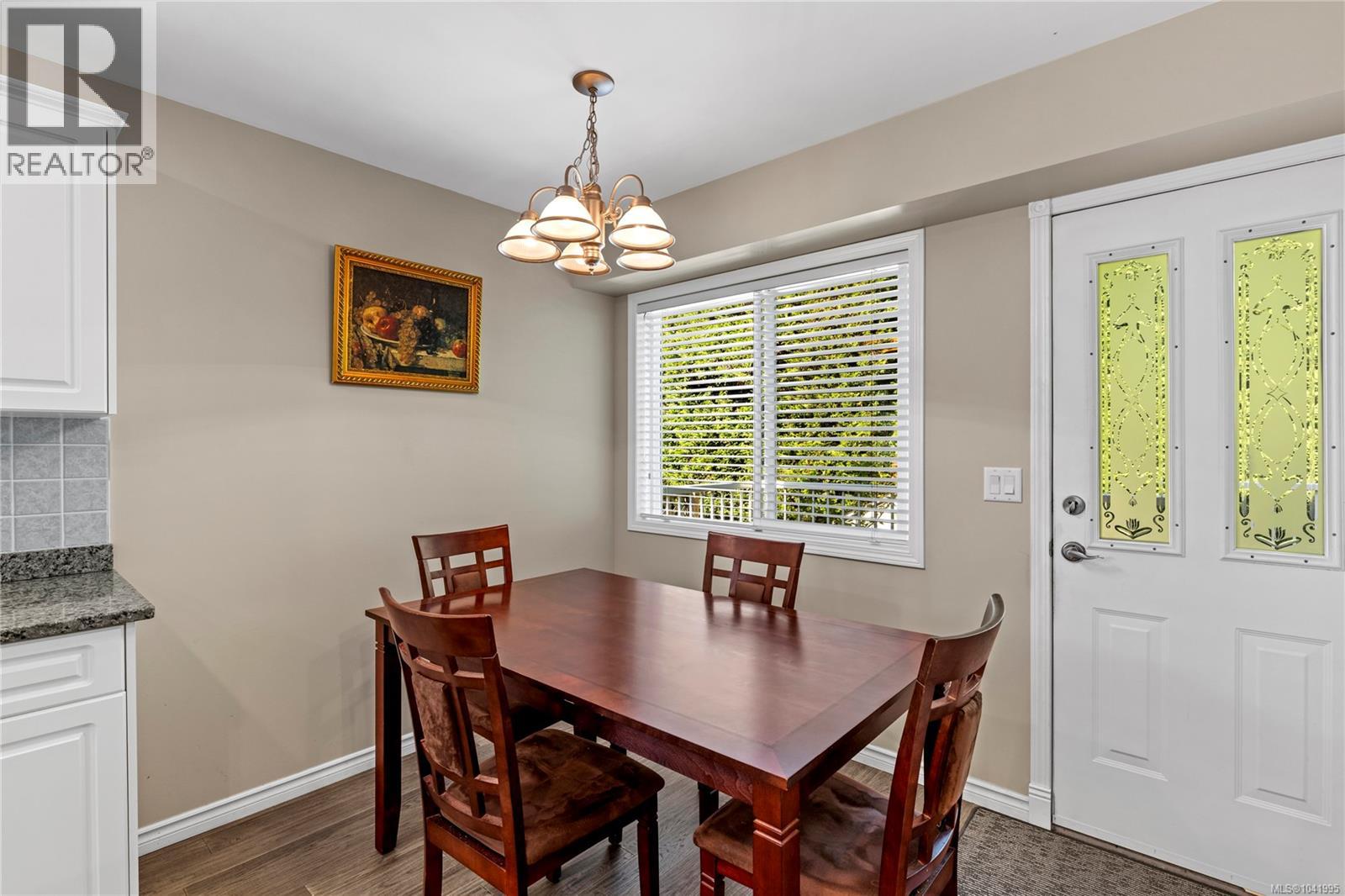 5857 Quarry Cres - 14