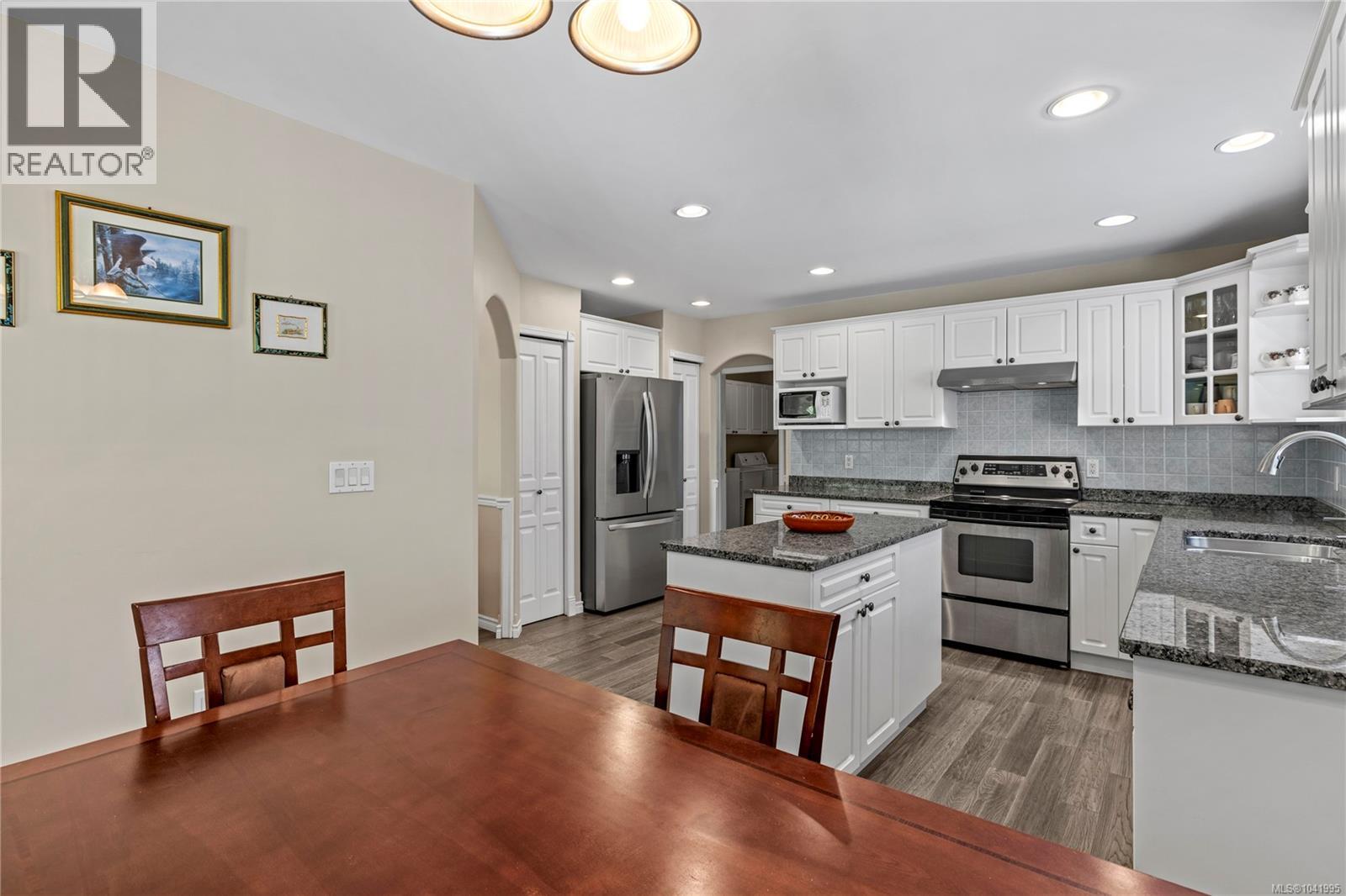 5857 Quarry Cres - 16