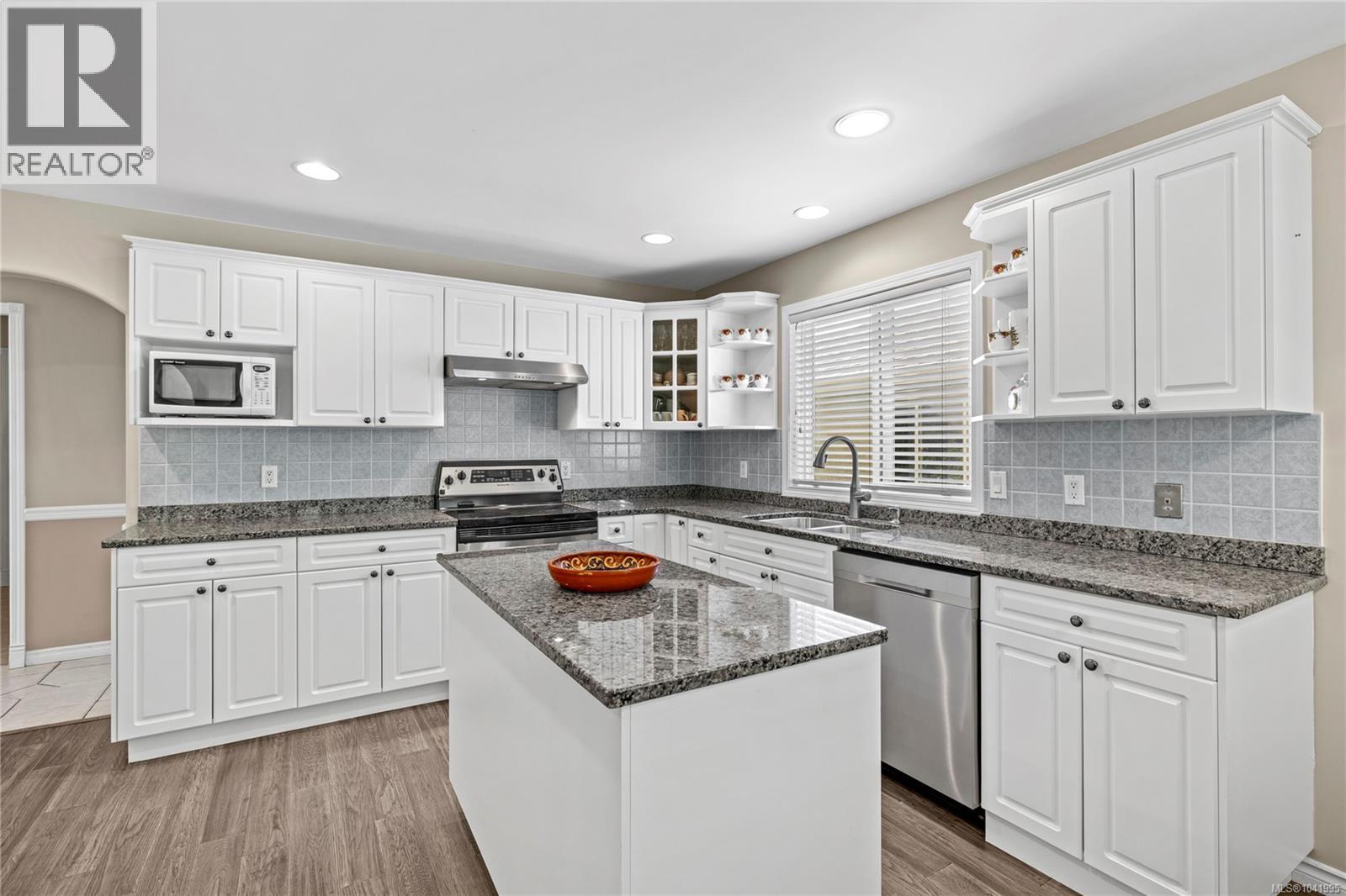 5857 Quarry Cres - 17