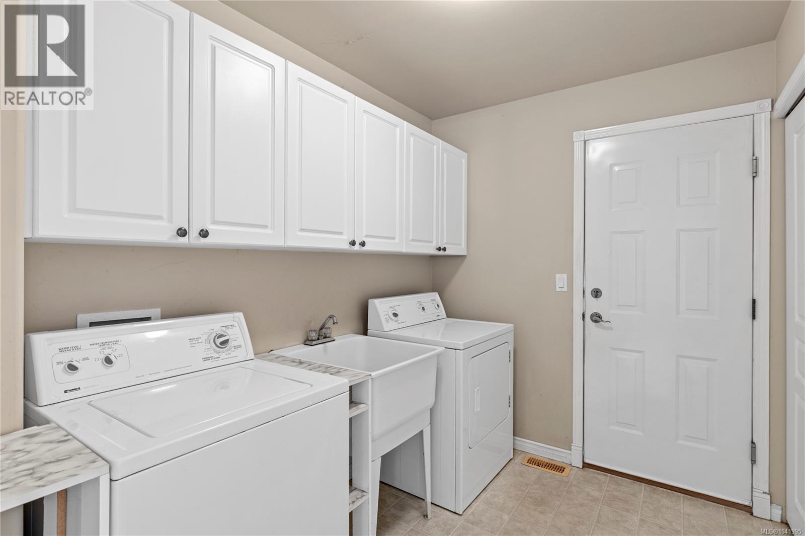 5857 Quarry Cres - 33