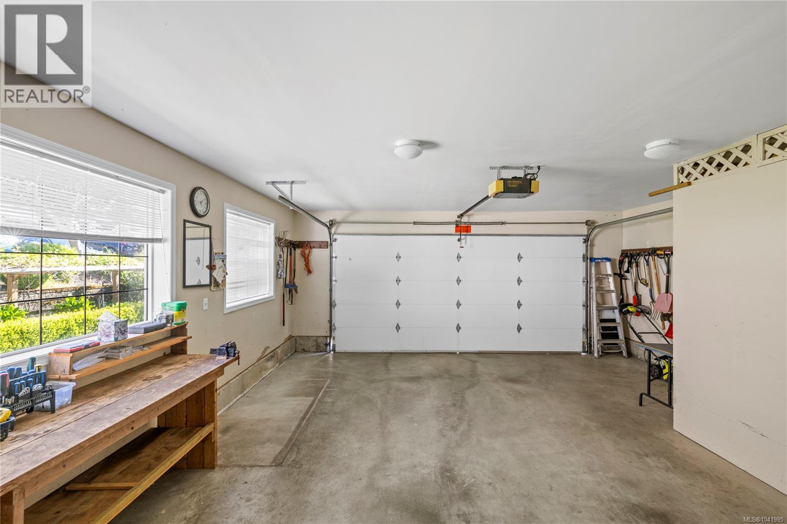 5857 Quarry Cres - 34
