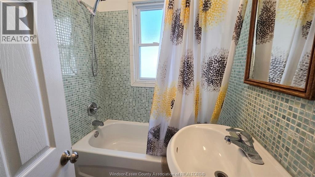 721-723 CAMPBELL AVENUE - 12