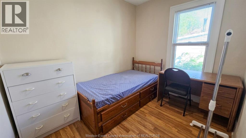 721-723 CAMPBELL AVENUE - 13