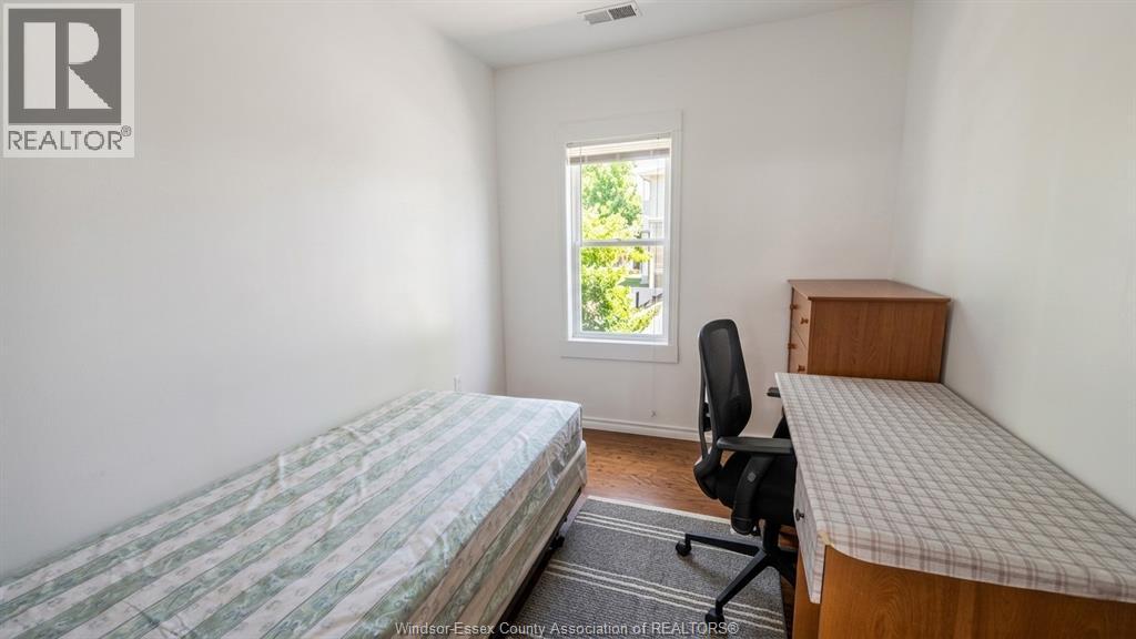 721-723 CAMPBELL AVENUE - 16
