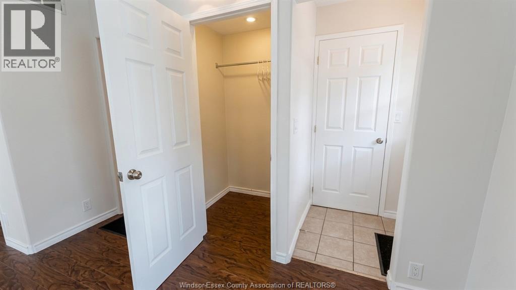 721-723 CAMPBELL AVENUE - 17