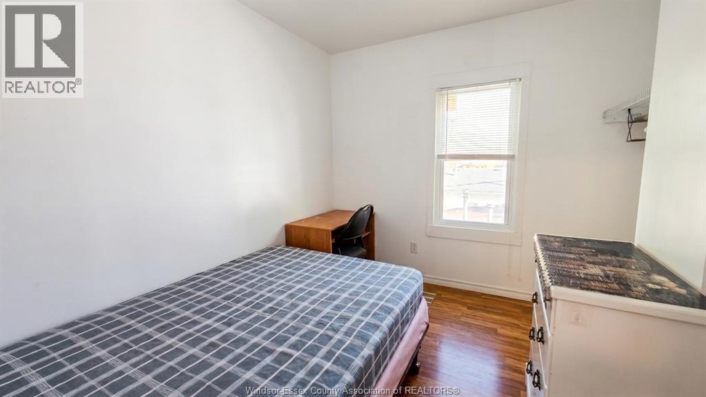 721-723 CAMPBELL AVENUE - 21