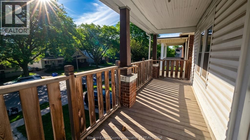 721-723 CAMPBELL AVENUE - 22