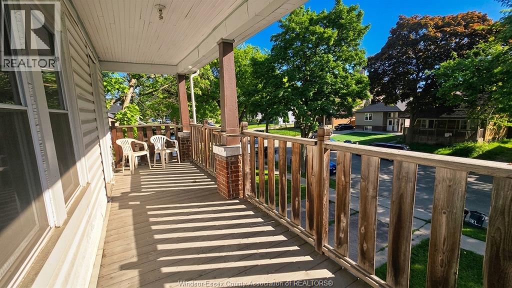 721-723 CAMPBELL AVENUE - 23