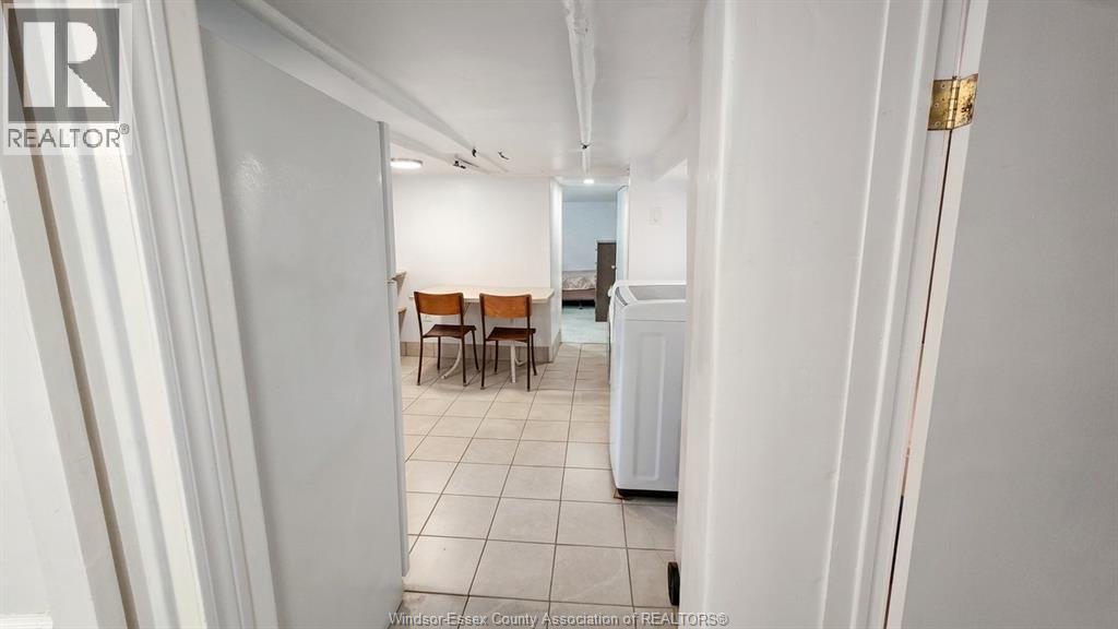 721-723 CAMPBELL AVENUE - 24