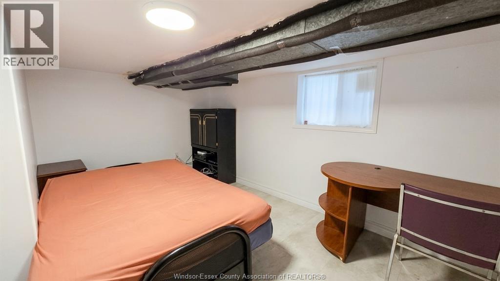 721-723 CAMPBELL AVENUE - 26