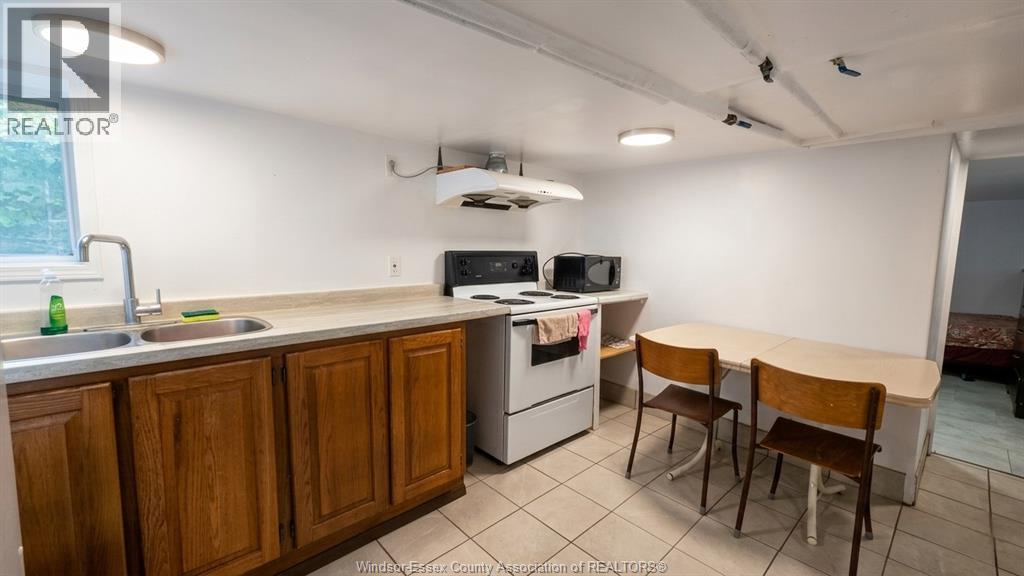 721-723 CAMPBELL AVENUE - 27