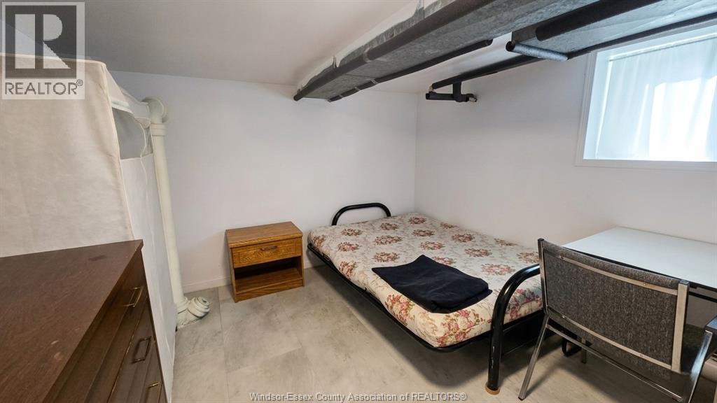 721-723 CAMPBELL AVENUE - 29