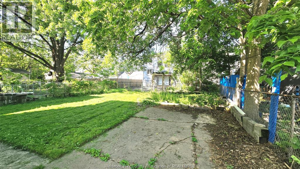 721-723 CAMPBELL AVENUE - 30