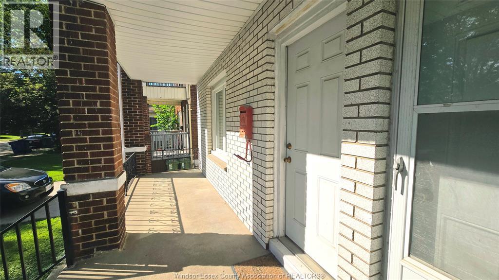 721-723 CAMPBELL AVENUE - 4